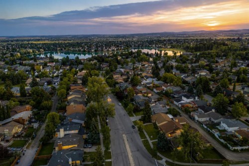 196 Suncrest Way Se, Calgary, AB - Outdoor With View