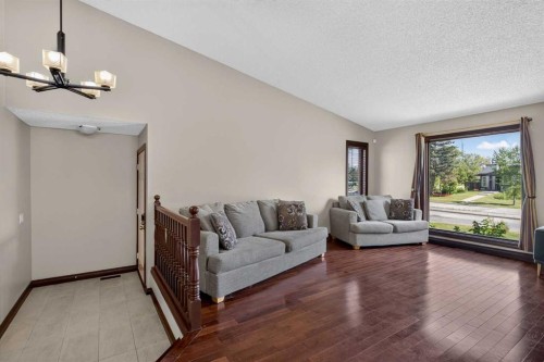 196 Suncrest Way Se, Calgary, AB - Indoor Photo Showing Living Room