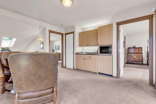 207 2 Avenue Ne, Calgary, AB 