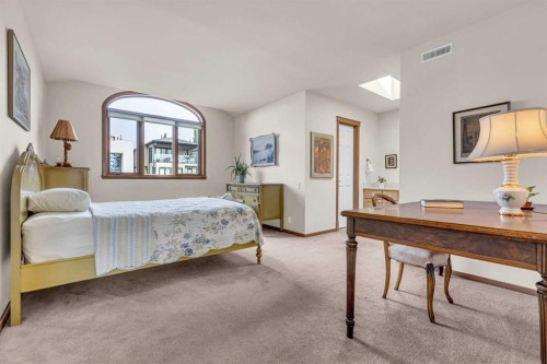207 2 Avenue Ne, Calgary, AB 