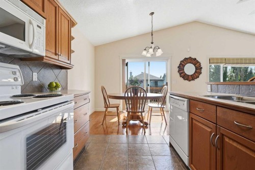 128 Covehaven Gardens Ne, Calgary, AB - Indoor Photo Showing Kitchen