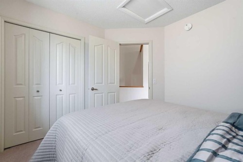 128 Covehaven Gardens Ne, Calgary, AB - Indoor Photo Showing Bedroom