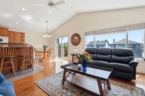 128 Covehaven Gardens Ne, Calgary, AB - Indoor Photo Showing Living Room