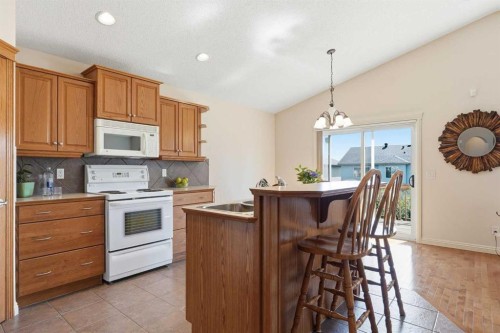 128 Covehaven Gardens Ne, Calgary, AB - Indoor Photo Showing Kitchen