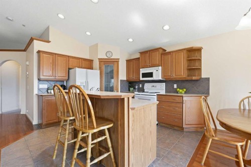 128 Covehaven Gardens Ne, Calgary, AB - Indoor Photo Showing Kitchen