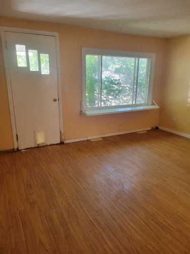 1 Elm Avenue, Okotoks, AB - Indoor Photo Showing Other Room