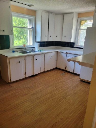 1 Elm Avenue, Okotoks, AB - Indoor Photo Showing Kitchen With Double Sink