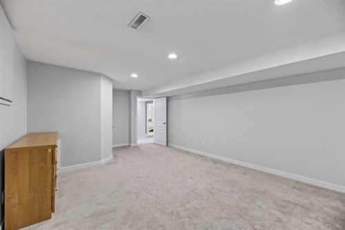 8035 Huntwick Crescent Ne, Calgary, AB - Indoor Photo Showing Other Room