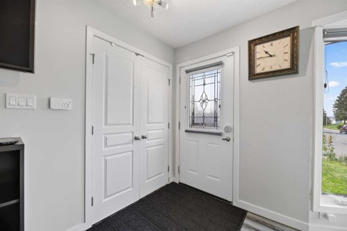 8035 Huntwick Crescent Ne, Calgary, AB - Indoor Photo Showing Other Room