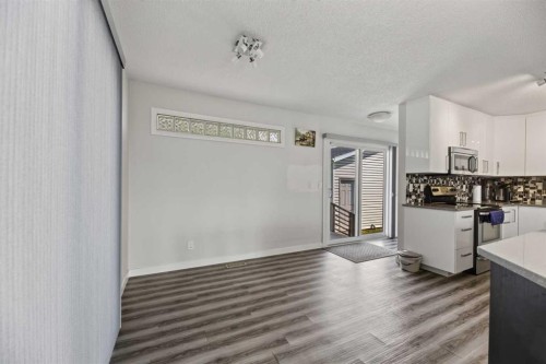 8035 Huntwick Crescent Ne, Calgary, AB - Indoor Photo Showing Kitchen