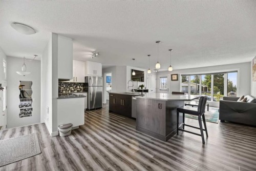 8035 Huntwick Crescent Ne, Calgary, AB - Indoor