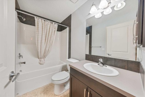 3104-15 Sunset Square, Cochrane, AB - Indoor Photo Showing Bathroom