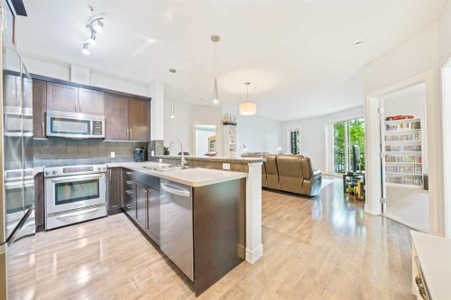 3104-15 Sunset Square, Cochrane, AB - Indoor Photo Showing Kitchen With Upgraded Kitchen