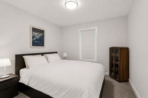 24 Willow Park Point, Cochrane, AB - Indoor Photo Showing Bedroom
