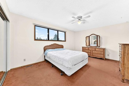 4008 46 Street Sw, Calgary, AB - Indoor Photo Showing Bedroom