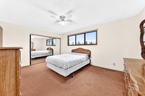 4008 46 Street Sw, Calgary, AB - Indoor Photo Showing Bedroom