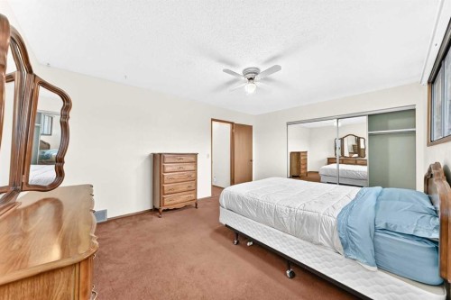 4008 46 Street Sw, Calgary, AB - Indoor Photo Showing Bedroom