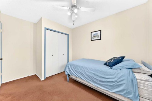 4008 46 Street Sw, Calgary, AB - Indoor Photo Showing Bedroom