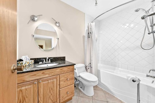 4008 46 Street Sw, Calgary, AB - Indoor Photo Showing Bathroom