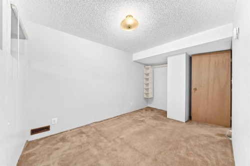 4008 46 Street Sw, Calgary, AB - Indoor Photo Showing Other Room