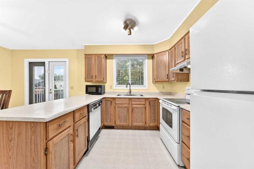 4008 46 Street Sw, Calgary, AB - Indoor Photo Showing Kitchen With Double Sink