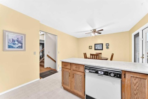4008 46 Street Sw, Calgary, AB - Indoor Photo Showing Kitchen