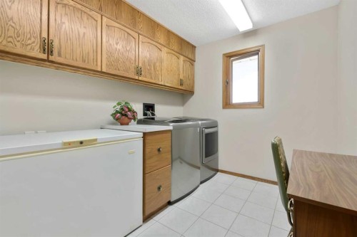 308 Canniff Place Sw, Calgary, AB - Indoor Photo Showing Laundry Room