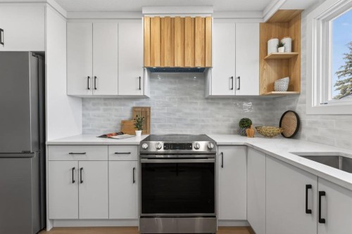 40 Bernard Way Nw, Calgary, AB - Indoor Photo Showing Kitchen With Upgraded Kitchen