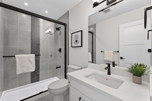 40 Bernard Way Nw, Calgary, AB - Indoor Photo Showing Bathroom