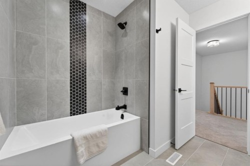 40 Bernard Way Nw, Calgary, AB - Indoor Photo Showing Bathroom