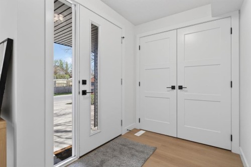 40 Bernard Way Nw, Calgary, AB - Indoor Photo Showing Other Room