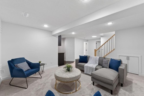 40 Bernard Way Nw, Calgary, AB - Indoor