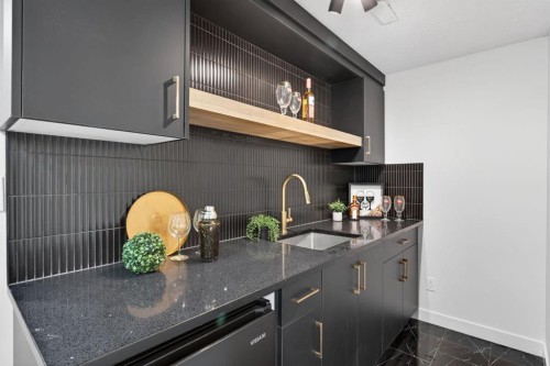40 Bernard Way Nw, Calgary, AB - Indoor Photo Showing Kitchen With Upgraded Kitchen
