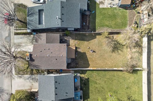 40 Bernard Way Nw, Calgary, AB - Outdoor