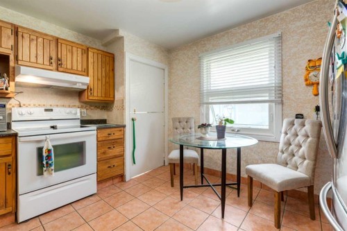 723 Trafford Drive Nw, Calgary, AB - Indoor Photo Showing Kitchen