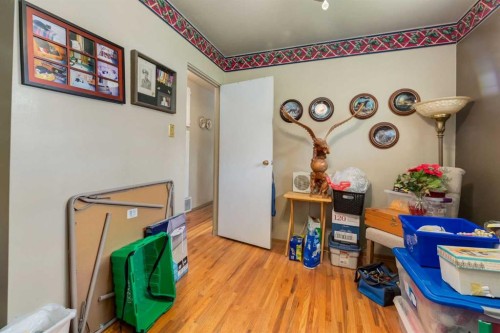 723 Trafford Drive Nw, Calgary, AB - Indoor Photo Showing Other Room