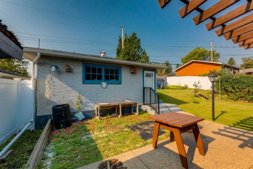 723 Trafford Drive Nw, Calgary, AB - Outdoor