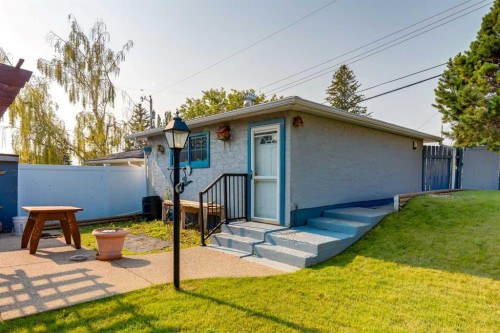 723 Trafford Drive Nw, Calgary, AB - Outdoor