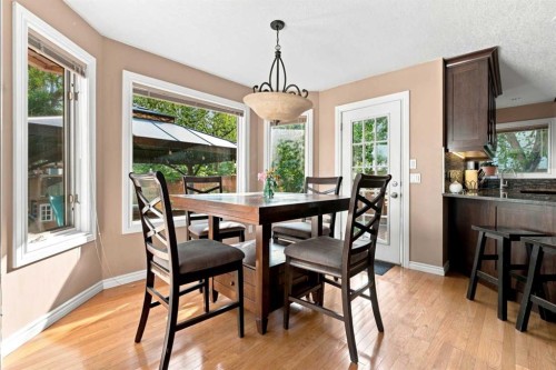 70 Sunset Way Se, Calgary, AB - Indoor Photo Showing Dining Room