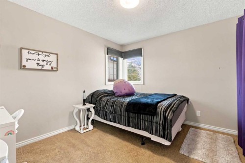 70 Sunset Way Se, Calgary, AB - Indoor Photo Showing Bedroom