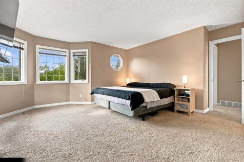70 Sunset Way Se, Calgary, AB - Indoor Photo Showing Bedroom