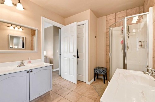 70 Sunset Way Se, Calgary, AB - Indoor Photo Showing Bathroom