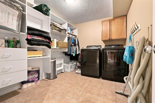 70 Sunset Way Se, Calgary, AB - Indoor Photo Showing Laundry Room