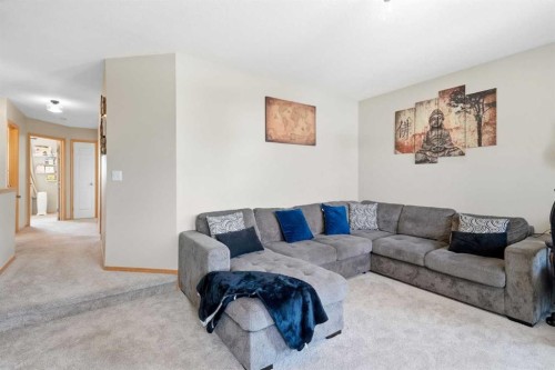 138 Somerglen Common Sw, Calgary, AB - Indoor Photo Showing Living Room