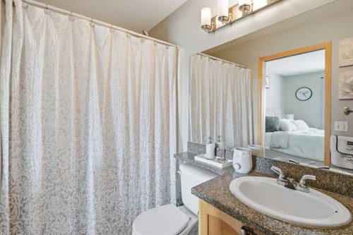 138 Somerglen Common Sw, Calgary, AB - Indoor Photo Showing Bathroom