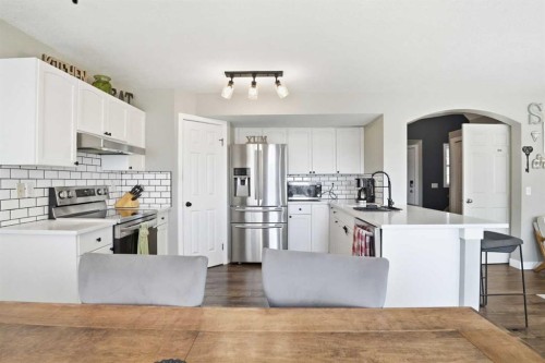 138 Somerglen Common Sw, Calgary, AB - Indoor Photo Showing Kitchen With Stainless Steel Kitchen With Upgraded Kitchen