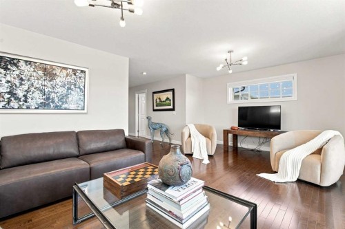 236 Hillcrest Drive Sw, Airdrie, AB - Indoor Photo Showing Living Room