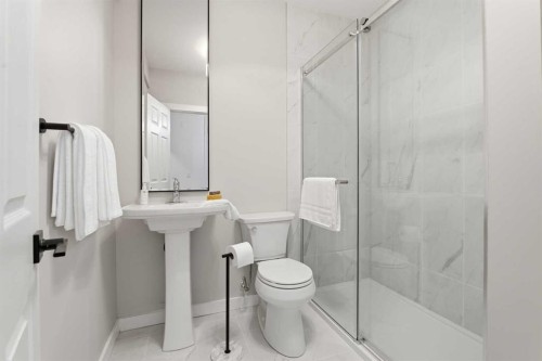 236 Hillcrest Drive Sw, Airdrie, AB - Indoor Photo Showing Bathroom