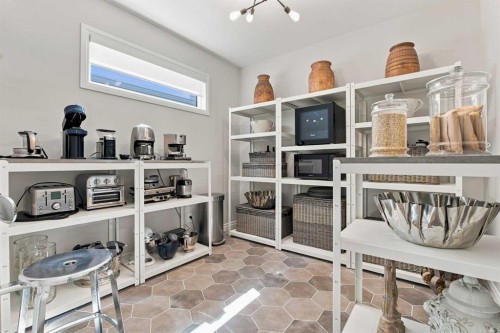 236 Hillcrest Drive Sw, Airdrie, AB - Indoor Photo Showing Other Room