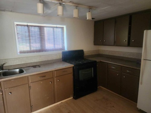 2408 23 Avenue Sw, Calgary, AB - Indoor Photo Showing Kitchen